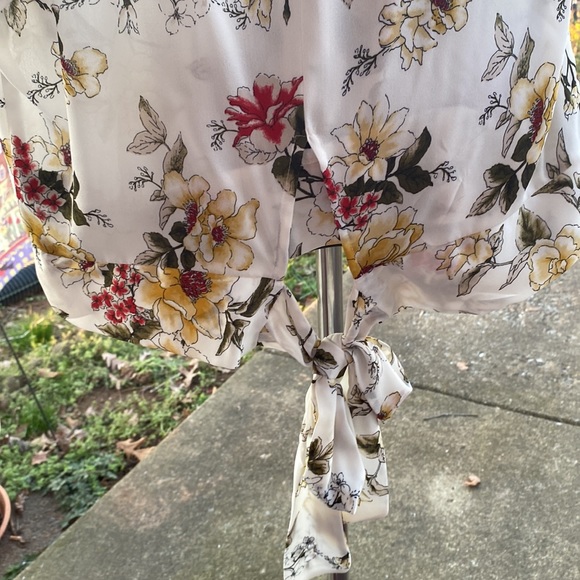 A beautiful A. Byer blouse XL 🥰 - Picture 4 of 7